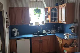 89-12 Rutledge Ave, Glendale, NY 11385 - Photo 2