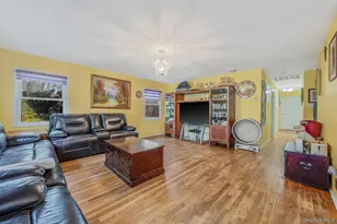 16 Manchester Ln, Stony Brook, NY 11790 - Photo 6