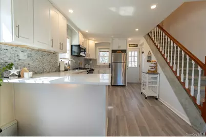 27 E Lincoln Avenue, Massapequa, NY 11758 - Photo 6