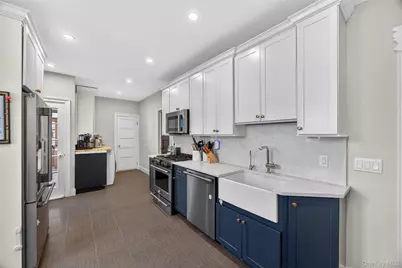 121 Morris Avenue, Rockville Centre, NY 11570 - Photo 20