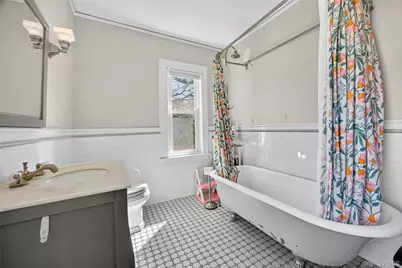 121 Morris Avenue, Rockville Centre, NY 11570 - Photo 36