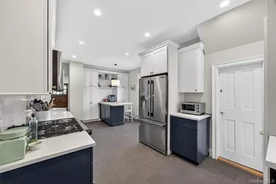 121 Morris Avenue, Rockville Centre, NY 11570 - Photo 22