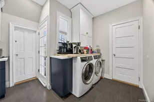 121 Morris Ave, Rockville Centre, NY 11570 - Photo 24