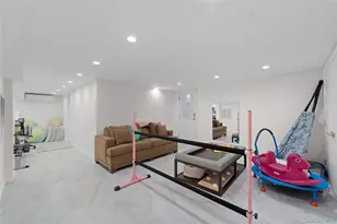 930 Smith Ln, Hewlett, NY 11598 - Photo 42