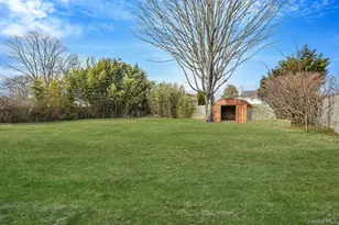 35 Betsy Dr, West Sayville, NY 11796 - Photo 4