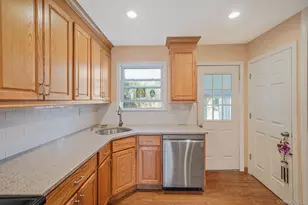 35 Betsy Dr, West Sayville, NY 11796 - Photo 10