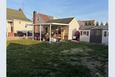 2526 S Saint Marks Avenue, Bellmore, NY 11710 - Photo 18