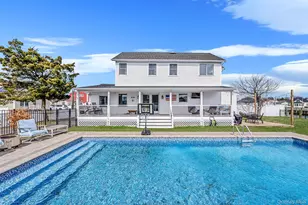 794 Pecan St, Lindenhurst, NY 11757 - Photo 8