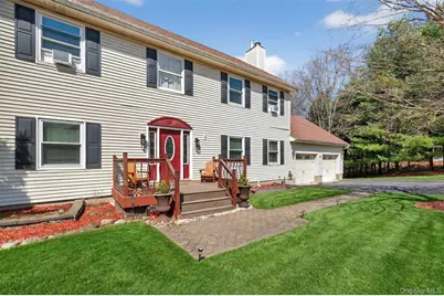 9 Megan Lane, Campbell Hall, NY 10916 - Photo 2