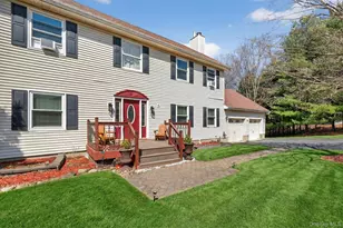 9 Megan Ln, Campbell Hall, NY 10916 - Photo 2