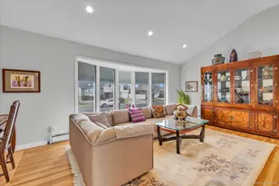 904 Park Ln, Valley Stream, NY 11581 - Photo 6