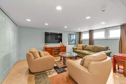 904 Park Lane, Valley Stream, NY 11581 - Photo 16