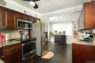 35 Carnation Rd, Levittown, NY 11756 - Photo 10