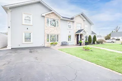 35 Carnation Road, Levittown, NY 11756 - Photo 2