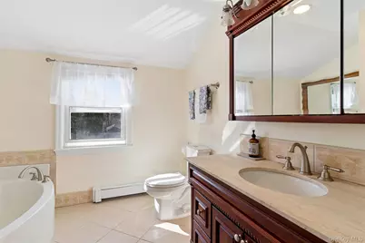 50 Paumanake Avenue, Babylon, NY 11702 - Photo 22