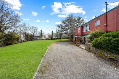 11 Valley View Road, Great Neck, NY 11021 - Photo 2