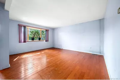 11 Valley View Road, Great Neck, NY 11021 - Photo 10