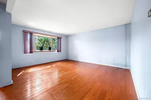 11 Valley View Rd, Great Neck, NY 11021 - Photo 10