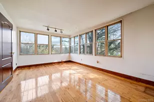 11 Valley View Rd, Great Neck, NY 11021 - Photo 4