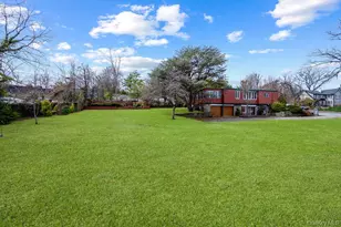 11 Valley View Rd, Great Neck, NY 11021 - Photo 14