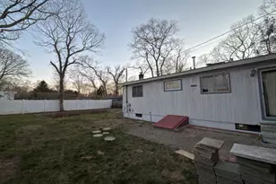 3 Louise Ct, Hampton Bays, NY 11946 - Photo 4