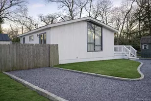 3 Louise Ct, Hampton Bays, NY 11946 - Photo 16