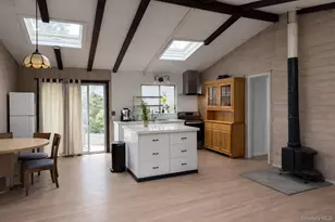 3 Louise Ct, Hampton Bays, NY 11946 - Photo 2