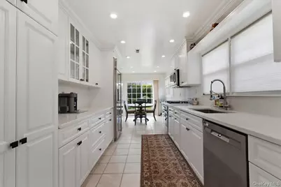 5 Avis Drive, New Rochelle, NY 10804 - Photo 10