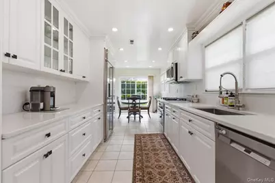 5 Avis Drive, New Rochelle, NY 10804 - Photo 8