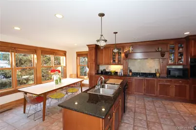 114 Mount Pleasant Avenue, Mamaroneck, NY 10543 - Photo 4