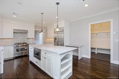 5 Sonny Trail, White Plains, NY 10605 - Photo 2