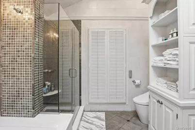 9 The Grasslands, Woodbury, NY 11797 - Photo 20