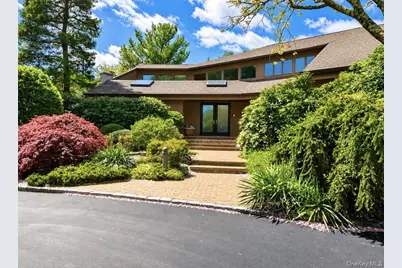 9 The Grasslands, Woodbury, NY 11797 - Photo 1