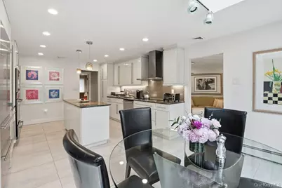 9 The Grasslands, Woodbury, NY 11797 - Photo 14