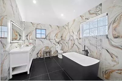 15 Forest Road, Valley Stream, NY 11581 - Photo 36