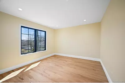 15 Forest Road, Valley Stream, NY 11581 - Photo 22