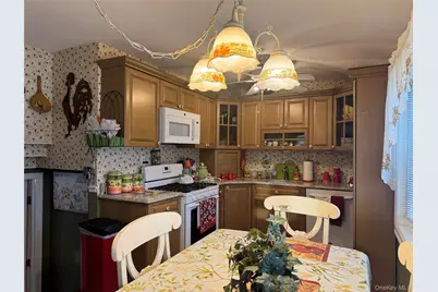 68 Howard Avenue, Freeport, NY 11520 - Photo 6