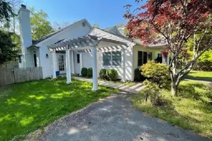 35 Maple St, Westhampton Beach, NY 11978 - Photo 2