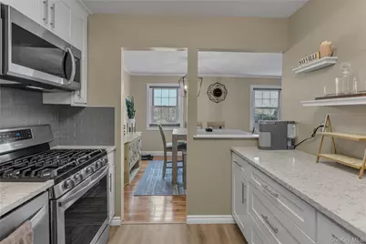 334 Lakeland Avenue #4A, Sayville, NY 11782 - Photo 6