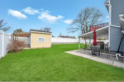 41 Walton Street, Brentwood, NY 11717 - Photo 8