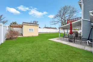 41 Walton St, Brentwood, NY 11717 - Photo 8