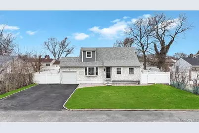 41 Walton Street, Brentwood, NY 11717 - Photo 2