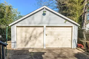 81-31 164th Pl, Jamaica, NY 11432 - Photo 20