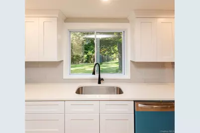 11 Tree Top Lane, Poughkeepsie, NY 12603 - Photo 4