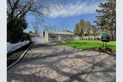 16 Lincoln Drive, Oakdale, NY 11769 - Photo 2