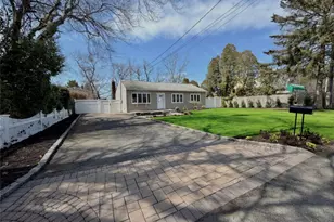 16 Lincoln Dr, Oakdale, NY 11769 - Photo 2