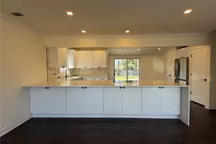 16 Lincoln Dr, Oakdale, NY 11769 - Photo 4