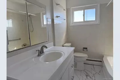 1 Munro Blvd Boulevard #2F, Valley Stream, NY 11581 - Photo 2