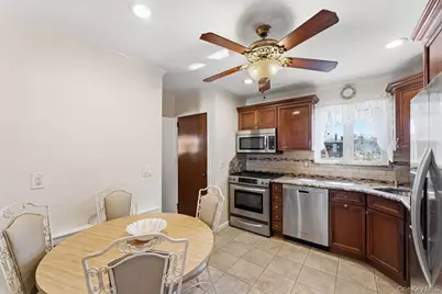 15 Woodlawn Avenue, Valley Stream, NY 11581 - Photo 8