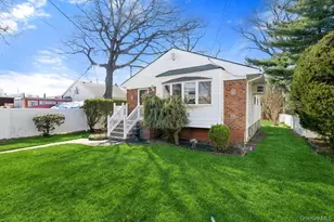 15 Woodlawn Ave, Valley Stream, NY 11581 - Photo 2